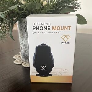 NIB Wesko Black Electronic Car Phone Mount, Wireless Charger, 360* Rotation